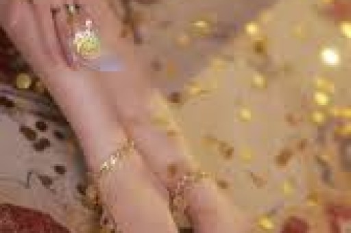 莫氏鸡煲老板为抗拒走红“自黑”食材为冰冻鸡现场食客不信：我亲眼看到他们抓鸡拔毛